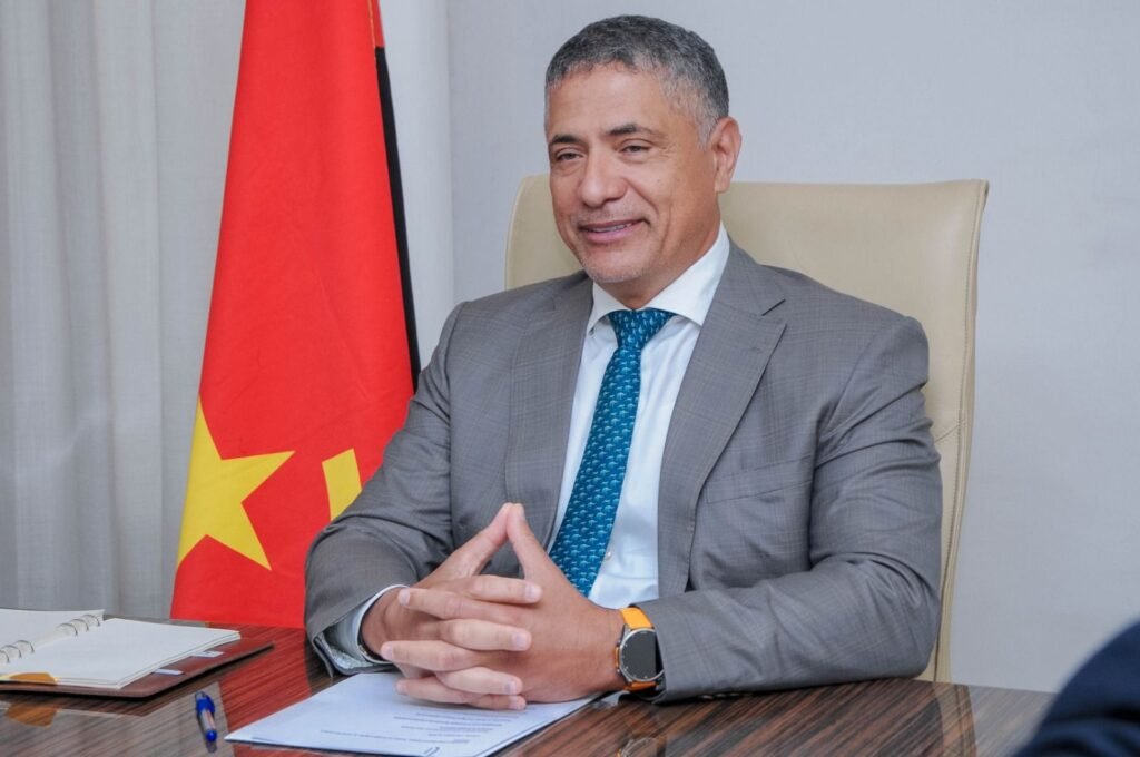 Read more about the article Ministro João Baptista Borges defende maior integração do investimento privado no sector energético