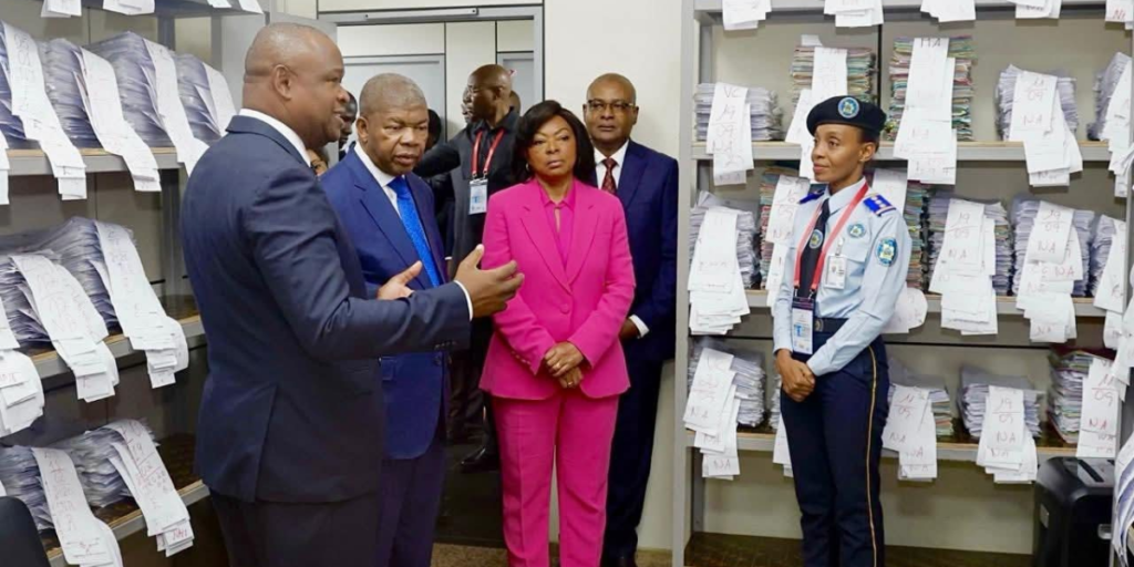 Read more about the article Angola passa a emitir mais de 14 mil passaportes por semana com novo sistema