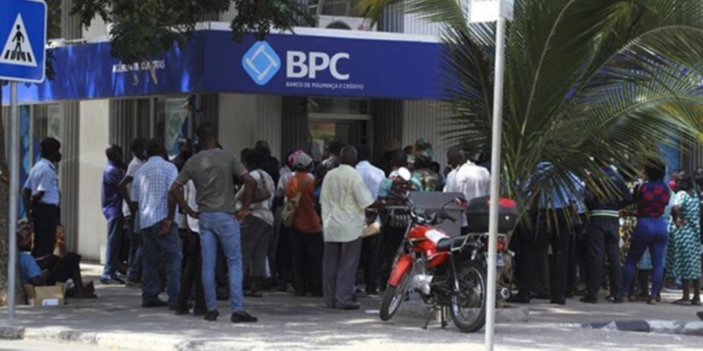 Read more about the article Governo quer mais angolanos com conta bancária até 2027