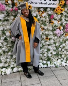 Eva Cruzeiro celebra graduação do mestrado em Global Development na SOAS University of London com Mérito