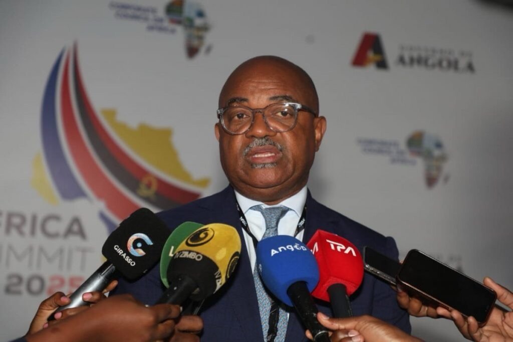Ministro do MINTTICS afirma que “AngoSat-2 garante serviços de Internet de qualidade em cinco países da SADC”