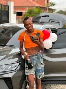 “Tudo era apenas um sonho”: Buluzinha celebra conquista do primeiro carro