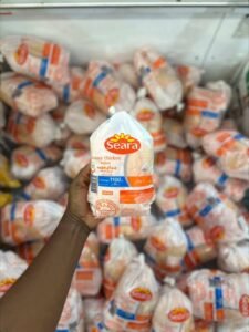 Angola gasta mais de 300 milhões de dólares por ano na compra de frango no exterior